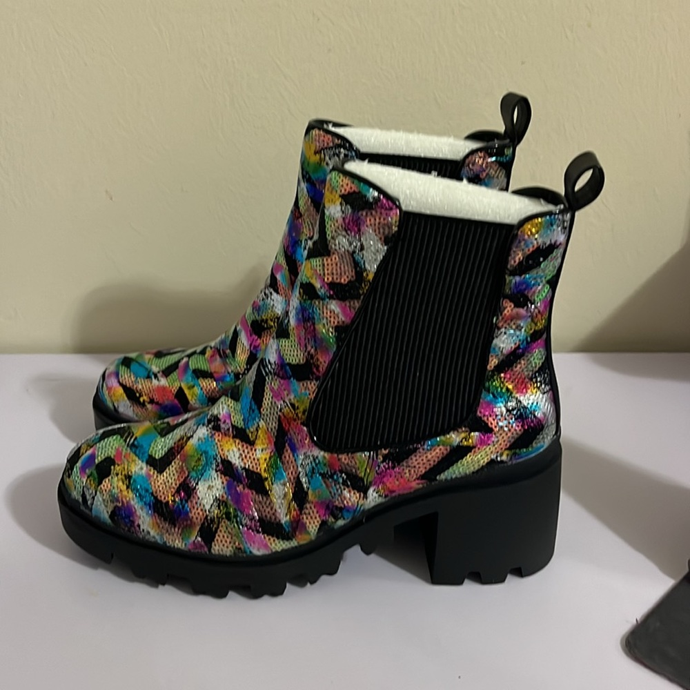 New Colorful Betsey Johnson size 8.5 boots